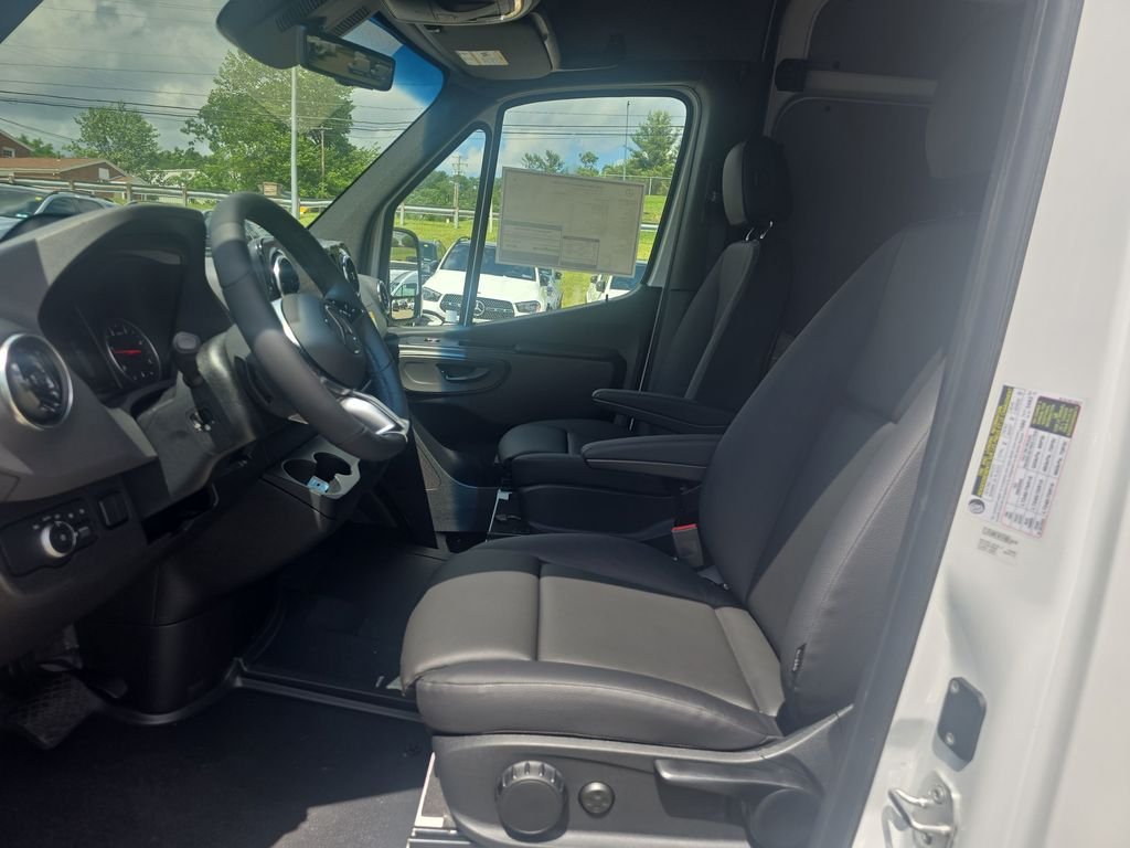 New 2026 Arctic White Mercedes-Benz Cargo 170 WB image 9