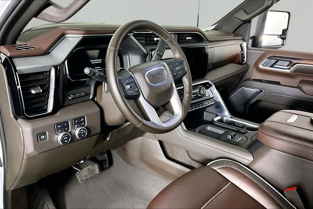 Used 2025 White GMC Denali image 17