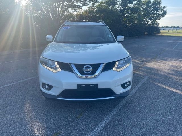Used 2015 White Nissan SL image 2