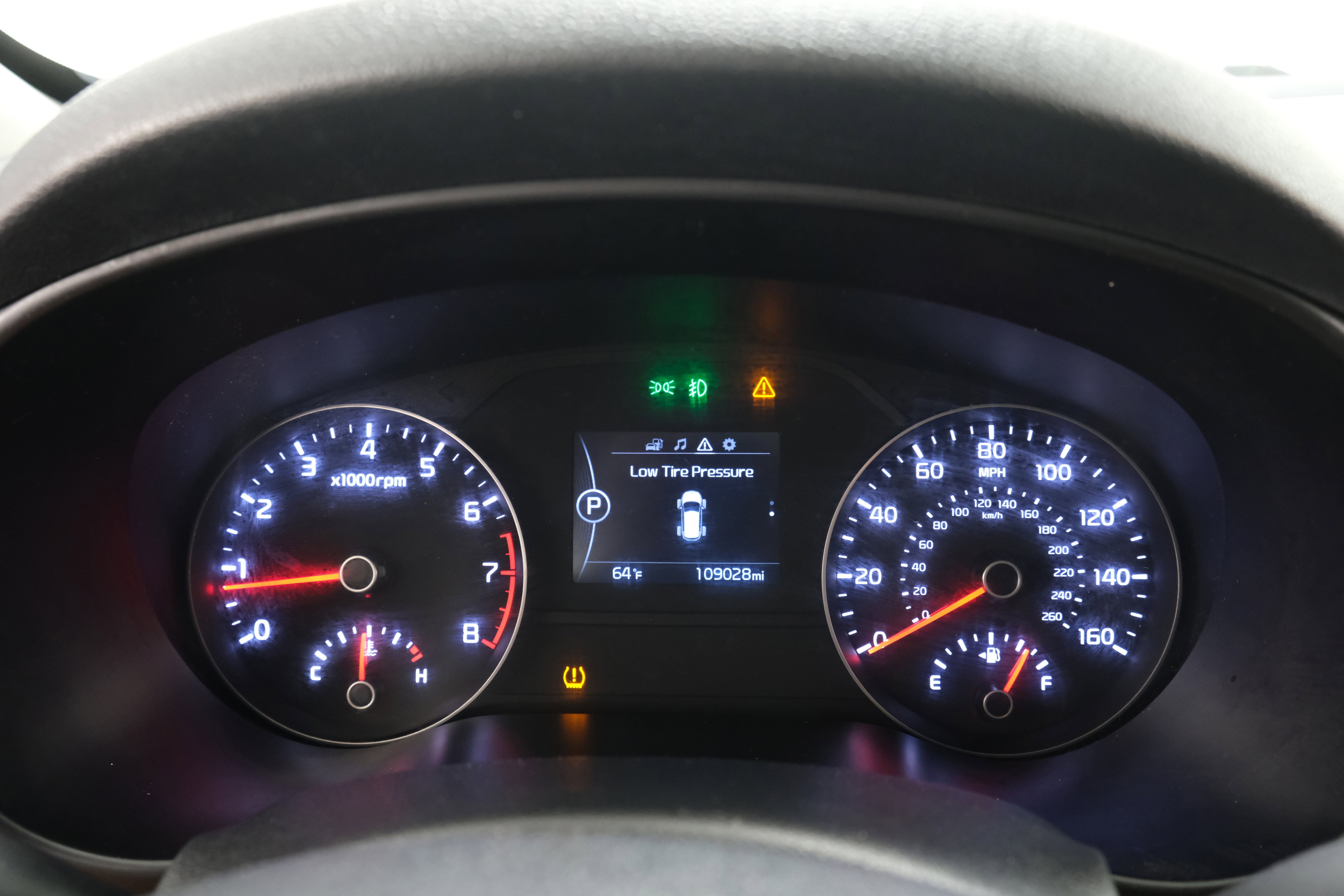 Used 2018 Clear White Kia LX image 15