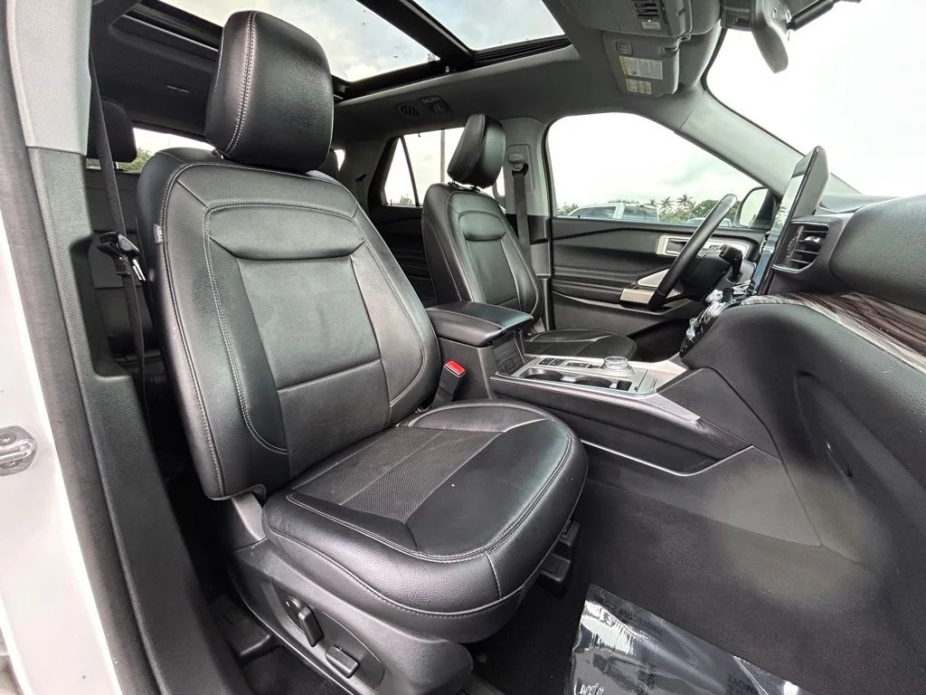 Used 2024 Star White Ford Limited image 27