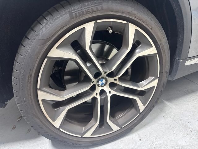 Used 2024 Gray BMW xDrive40i image 6