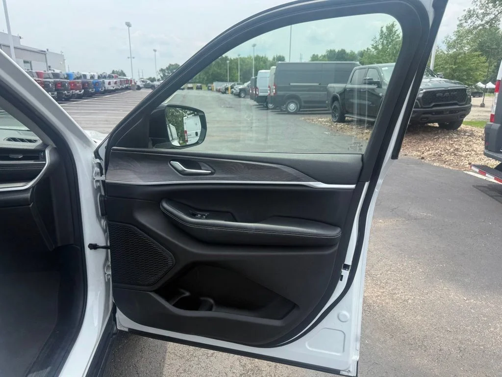 Used 2023 White Jeep Limited image 60