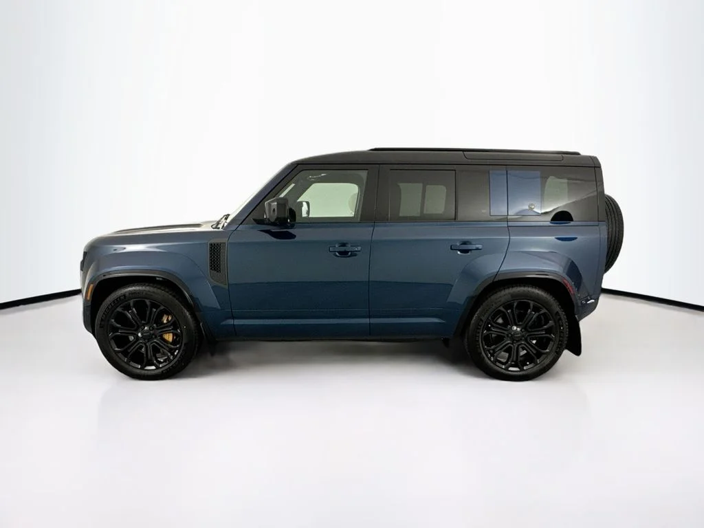 New 2026 Sargasso Blue Land Rover OCTA image 8