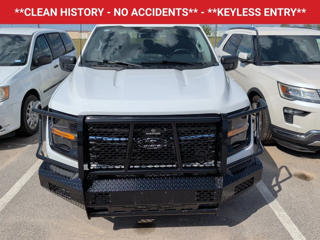 Used 2025 Oxford White Ford XLT image 2
