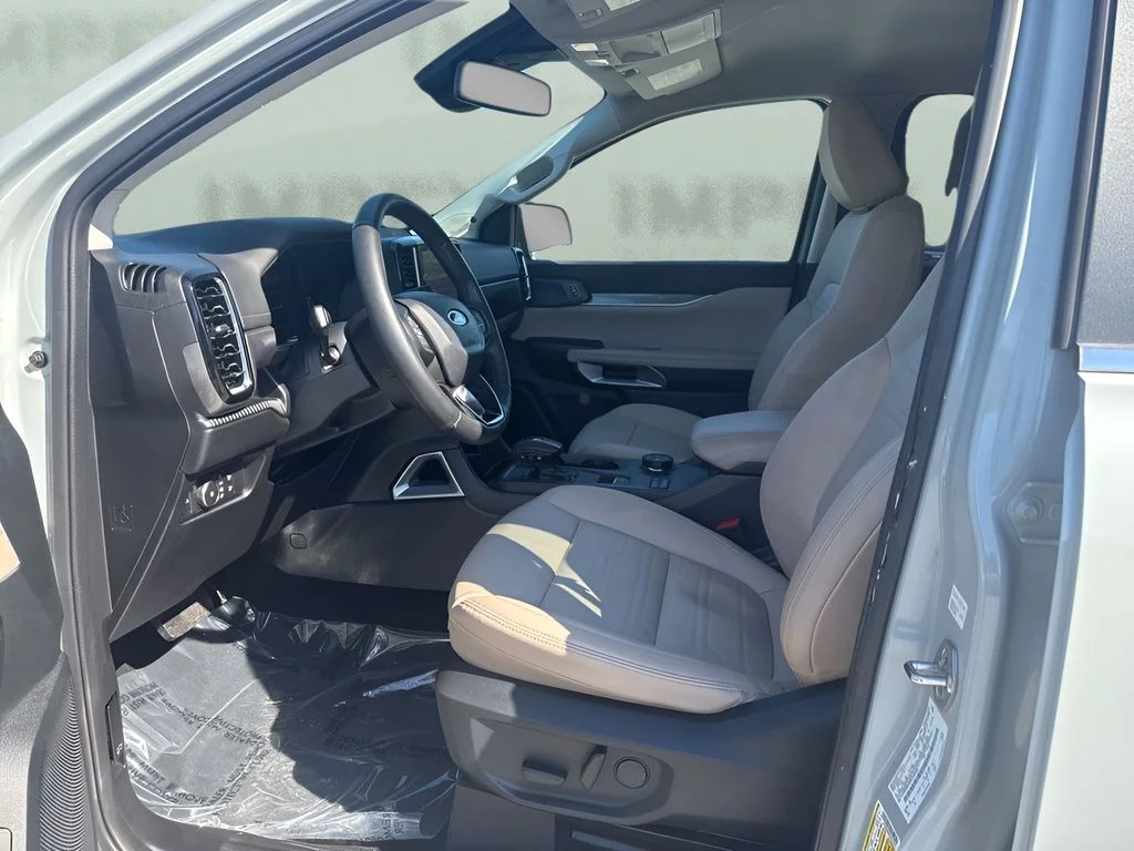 Used 2024 Green Ford Lariat image 9