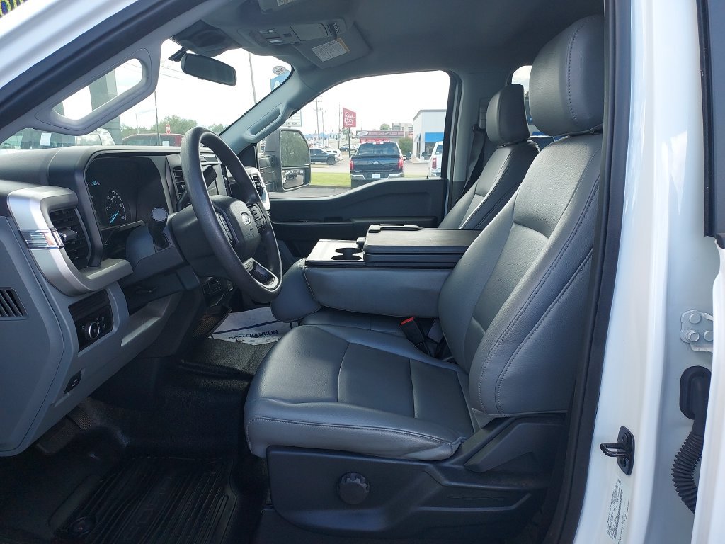 Used 2025 White Ford XL image 13