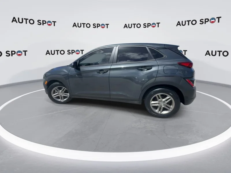 Used 2022 Gray Hyundai SE image 6