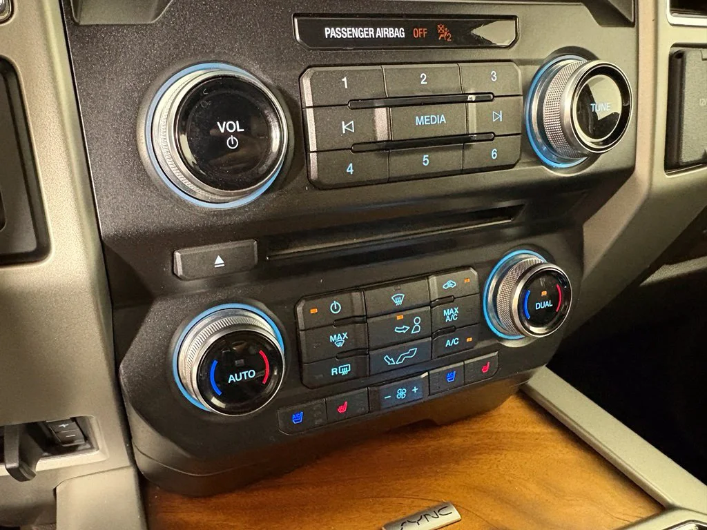 Used 2015 Green Ford King Ranch image 30