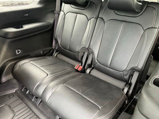 Used 2025 Diamond Black Crystal Pearlcoat Jeep Limited image 24