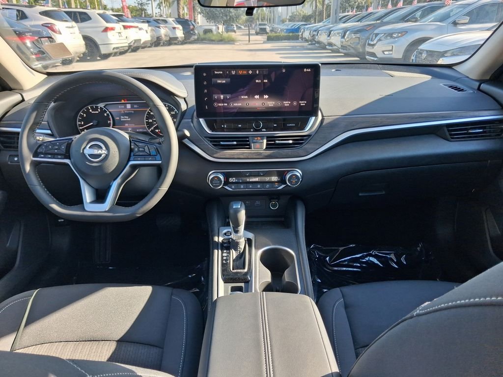 2025 Nissan Altima SV - Photo 12
