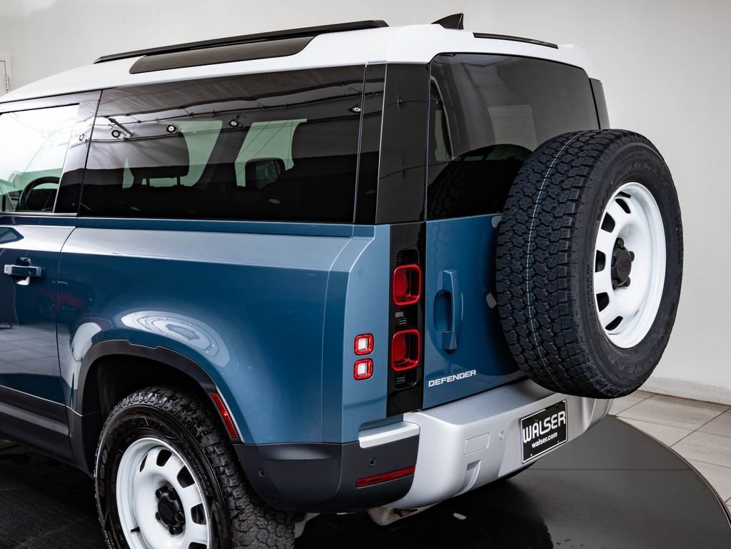 Used 2023 Tasman Blue Metallic Land Rover S image 19