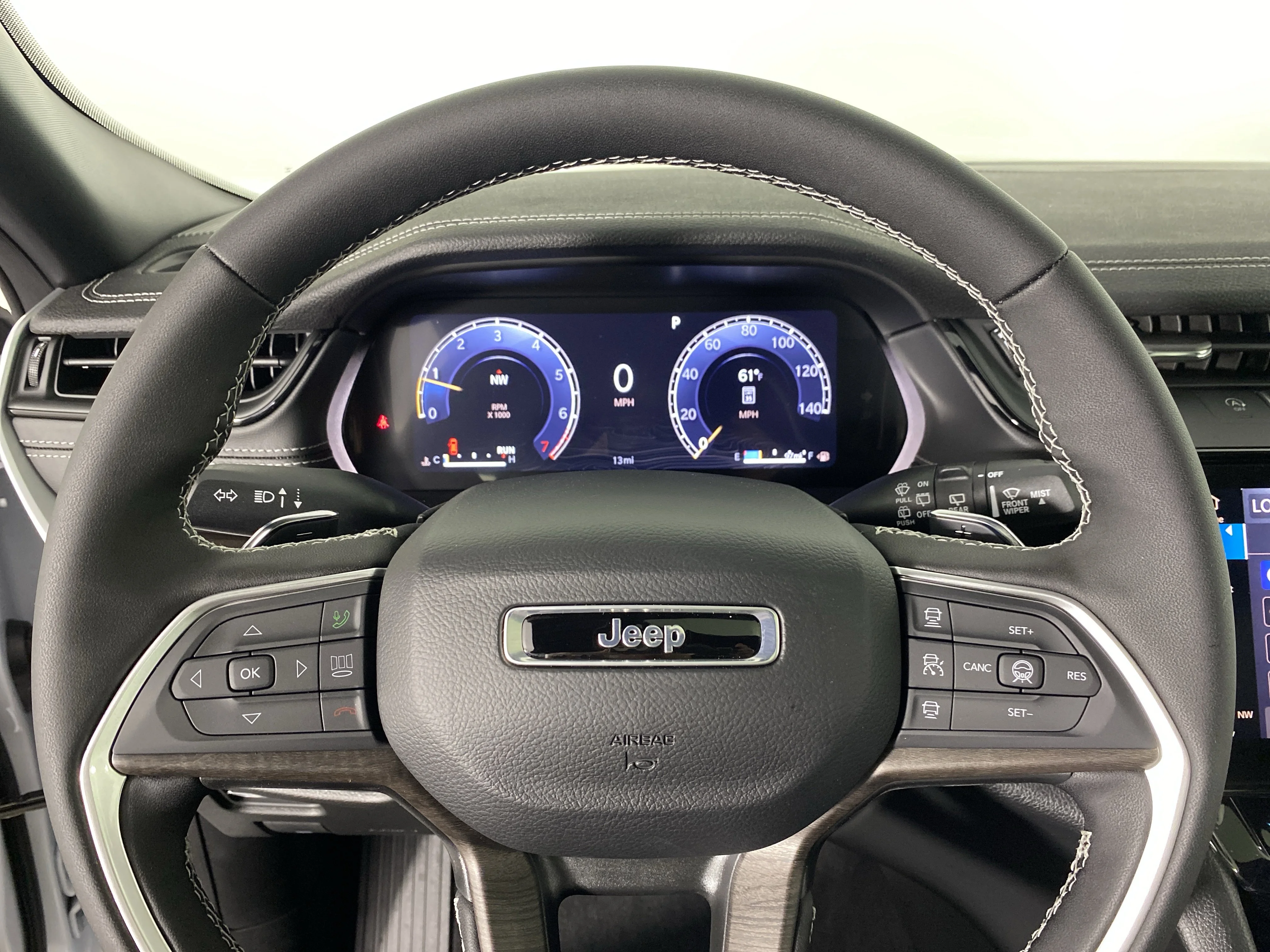 New 2026 Bright White Clear-Coat Exterior Paint Jeep Laredo image 19
