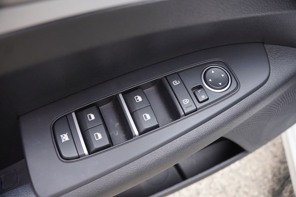 Used 2023 Snow White Pearl Kia LXS image 20
