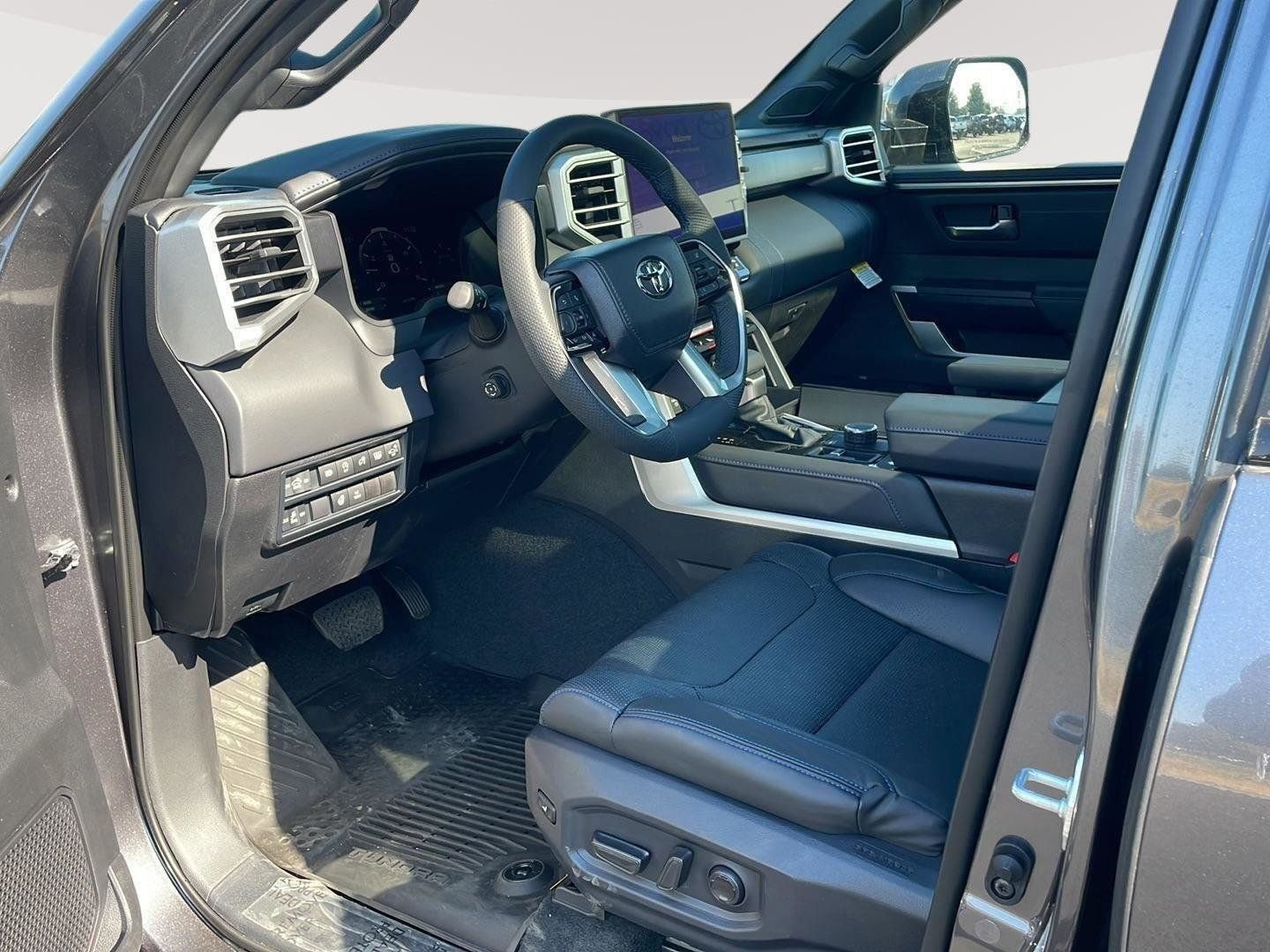 2025 Toyota Tundra Platinum - Photo 11
