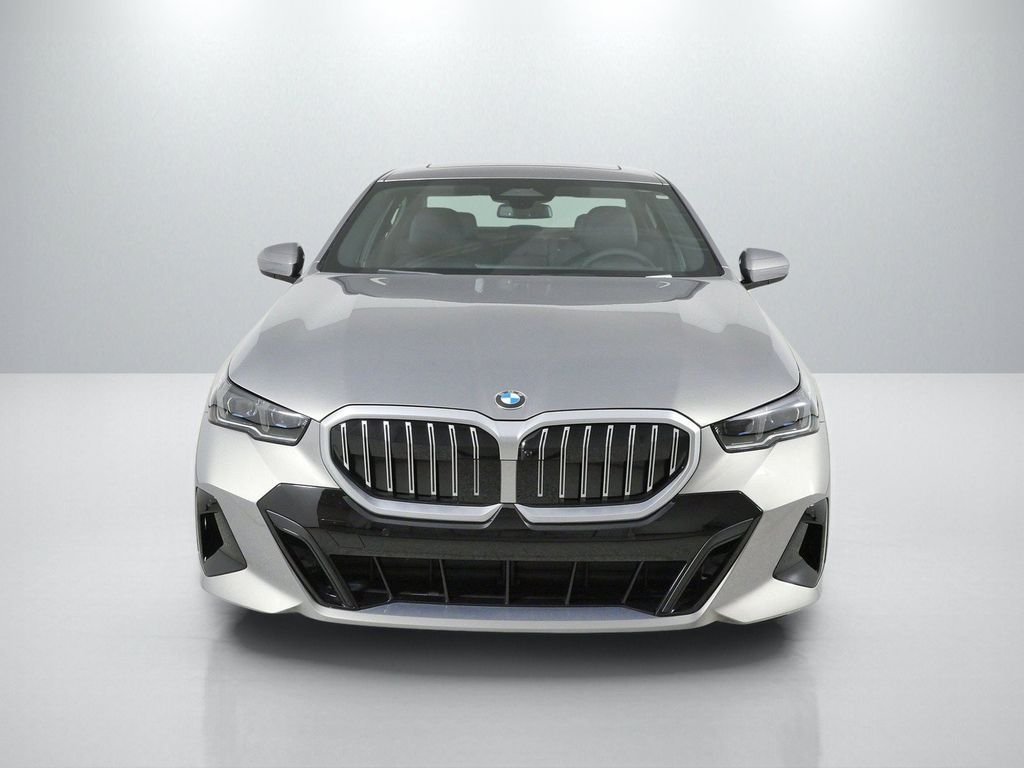 New 2027 Oxide Grey Metallic BMW 540i xDrive image 2