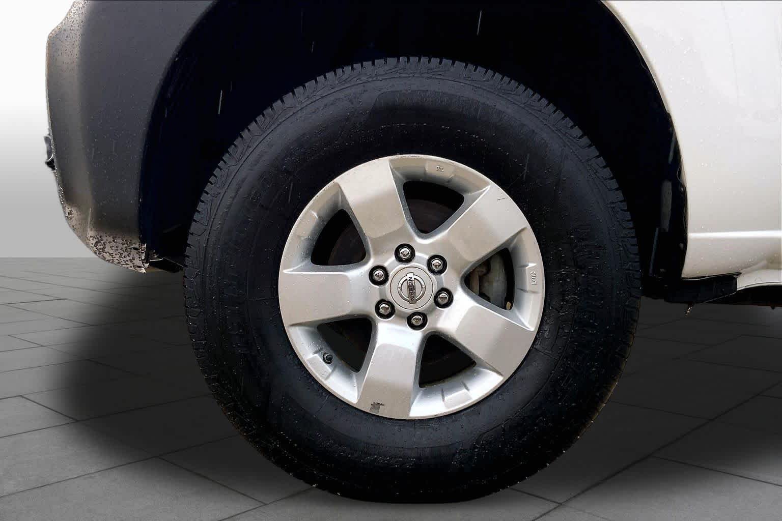 Used 2012 Avalanche Nissan S image 10