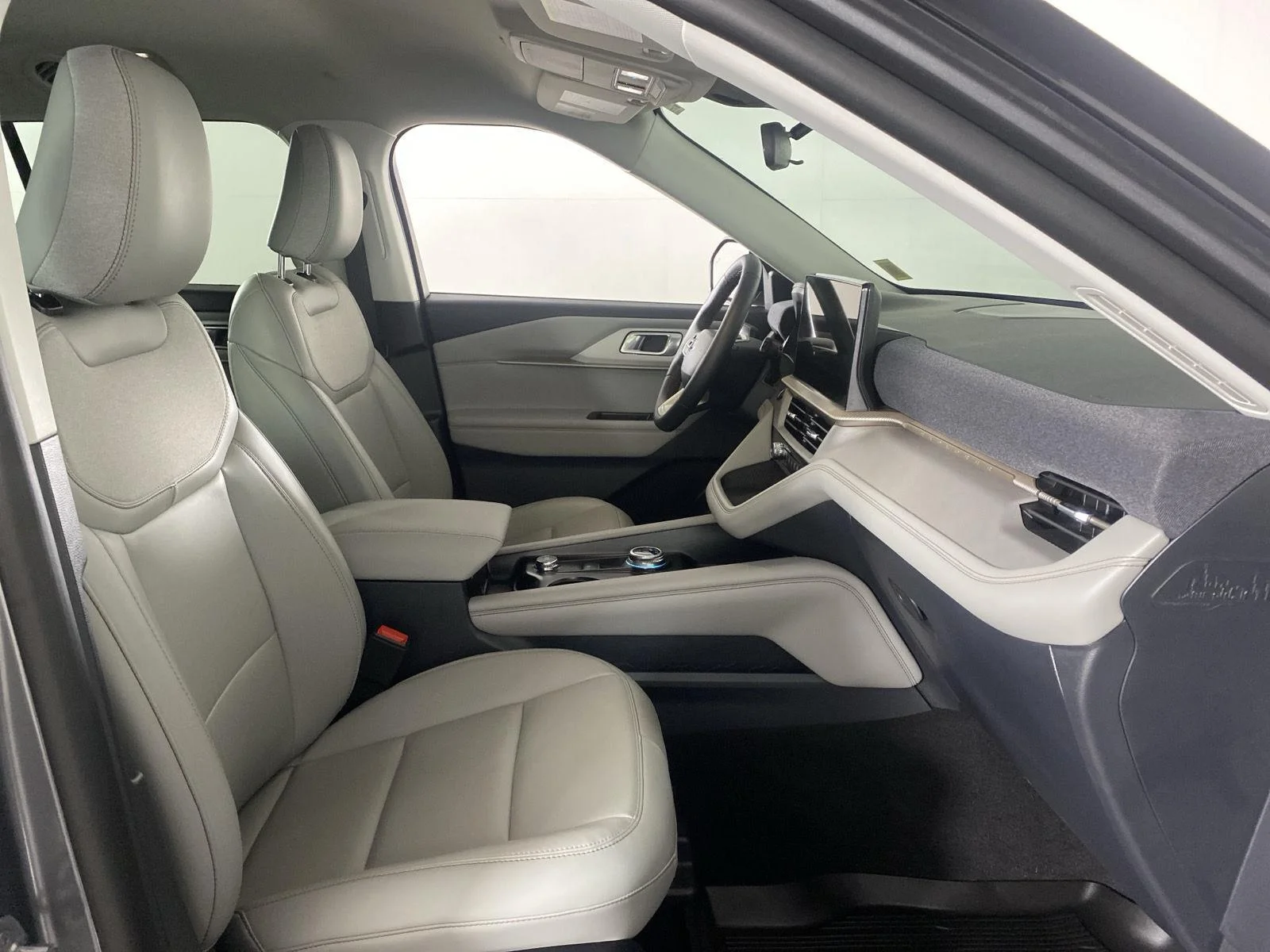 New 2026 Carbonized Gray Metallic Ford Active image 30