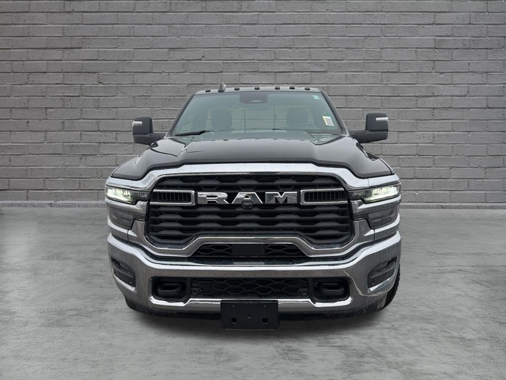 New 2026 Diamond Black Crystal Pearl-Coat Exterior Paint RAM Tradesman image 2