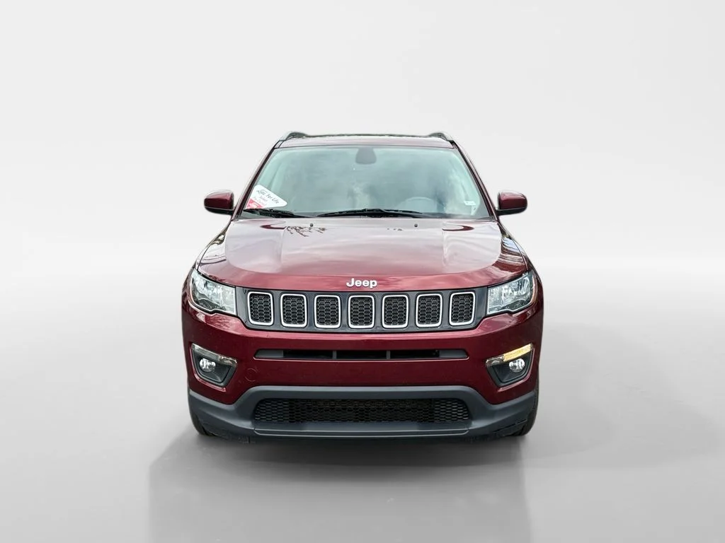 Used 2021 Velvet Red Pearlcoat Jeep Latitude image 8