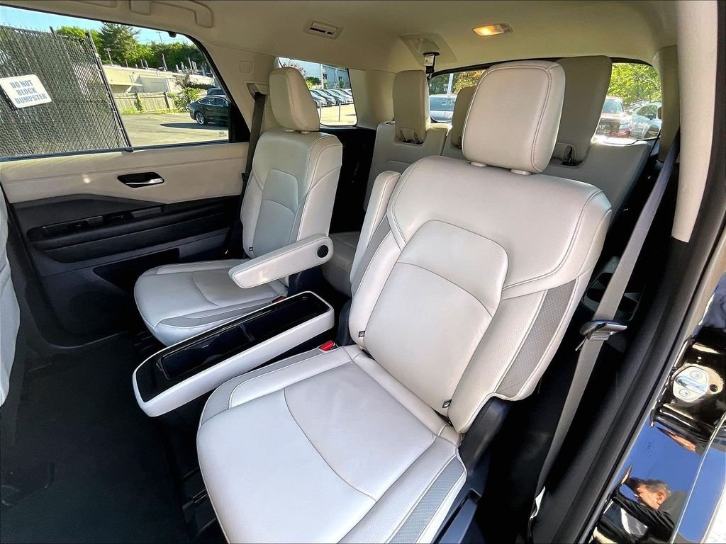 Used 2023 Super Black Nissan SL image 15