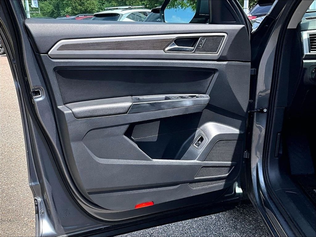 Used 2020 Gray Volkswagen 3.6L V6 SE image 9