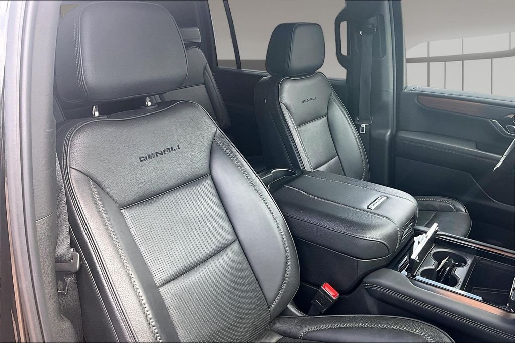 Used 2025 Black GMC Denali image 7