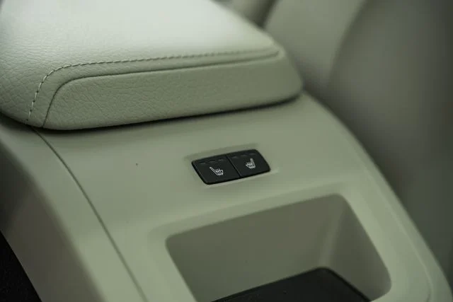 Used 2020 Green Volvo T5 Momentum image 31
