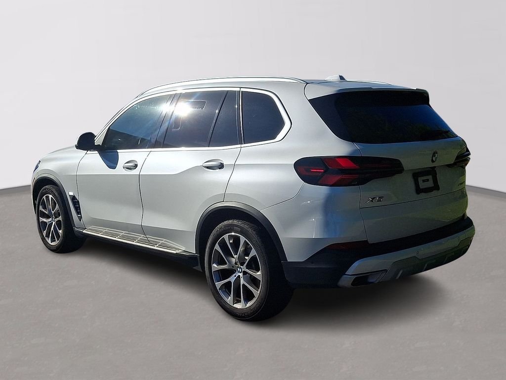 Used 2025 White Metallic BMW xDrive40i image 6