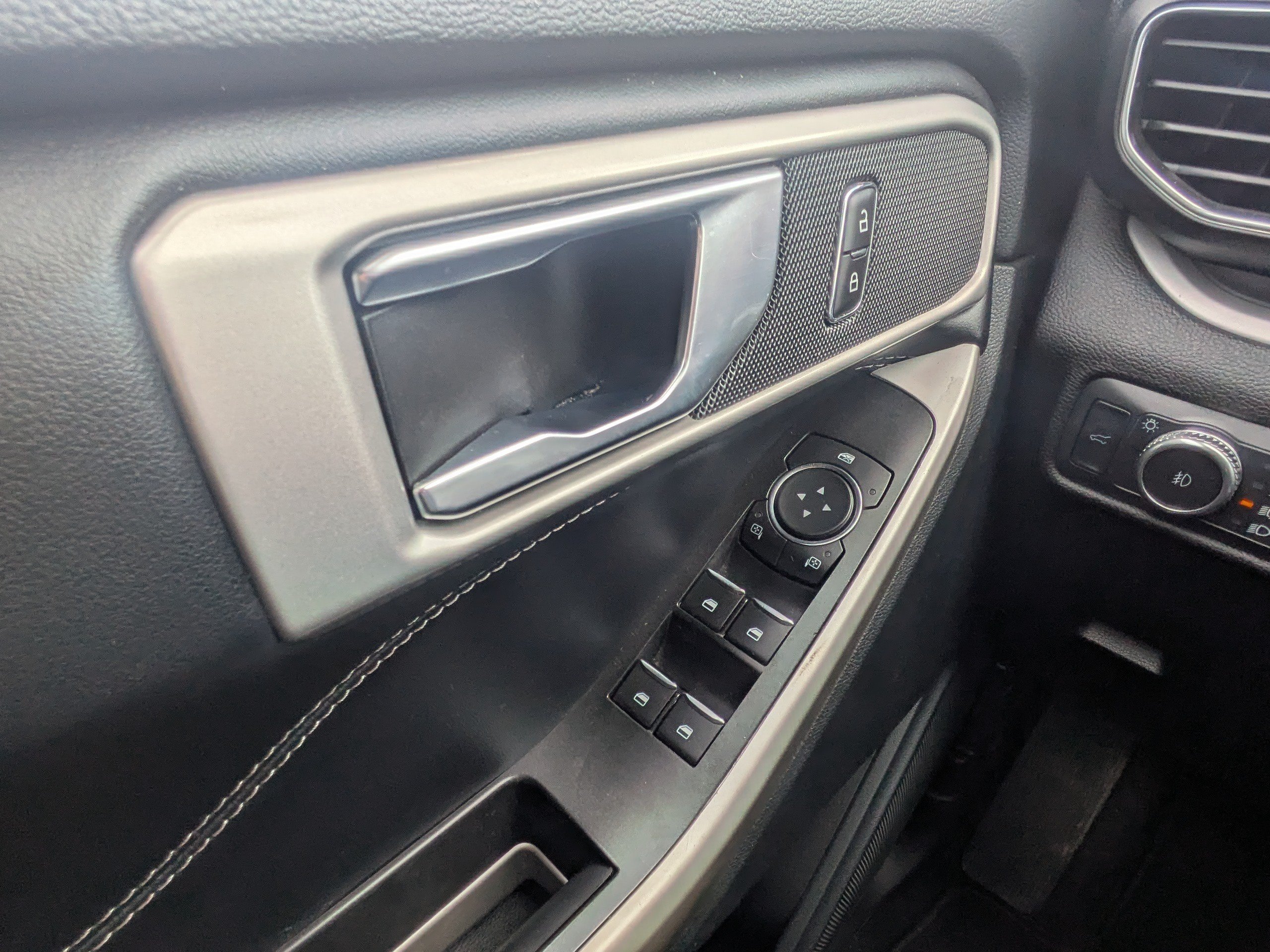 Used 2022 White Ford XLT image 24