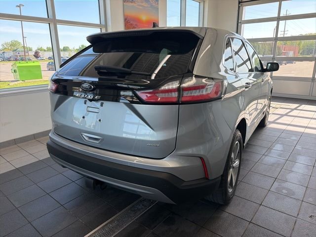 Used 2022 Silver Ford SEL image 5