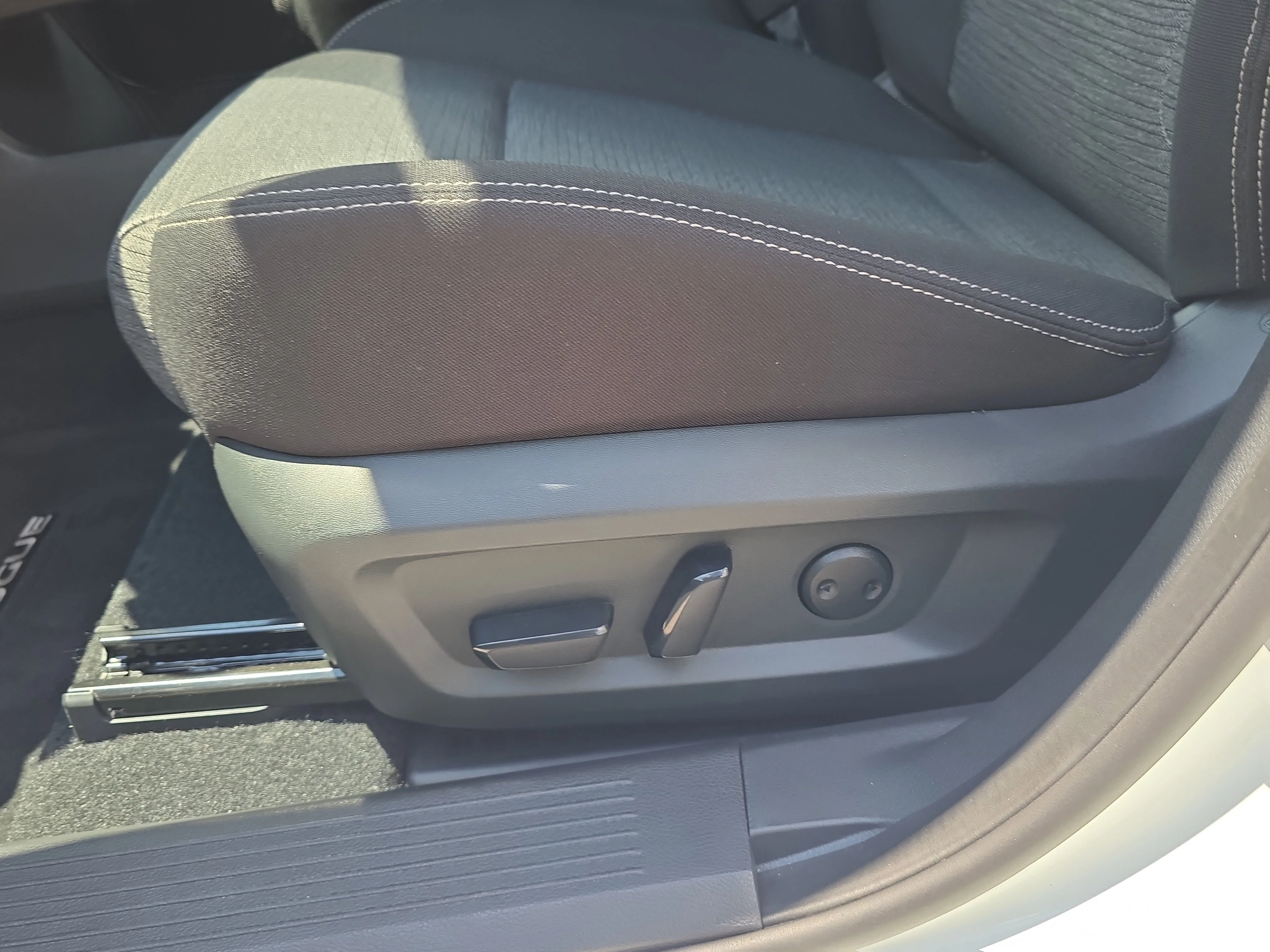 Certified Used 2023 Pearl White Tricoat Nissan SV image 20