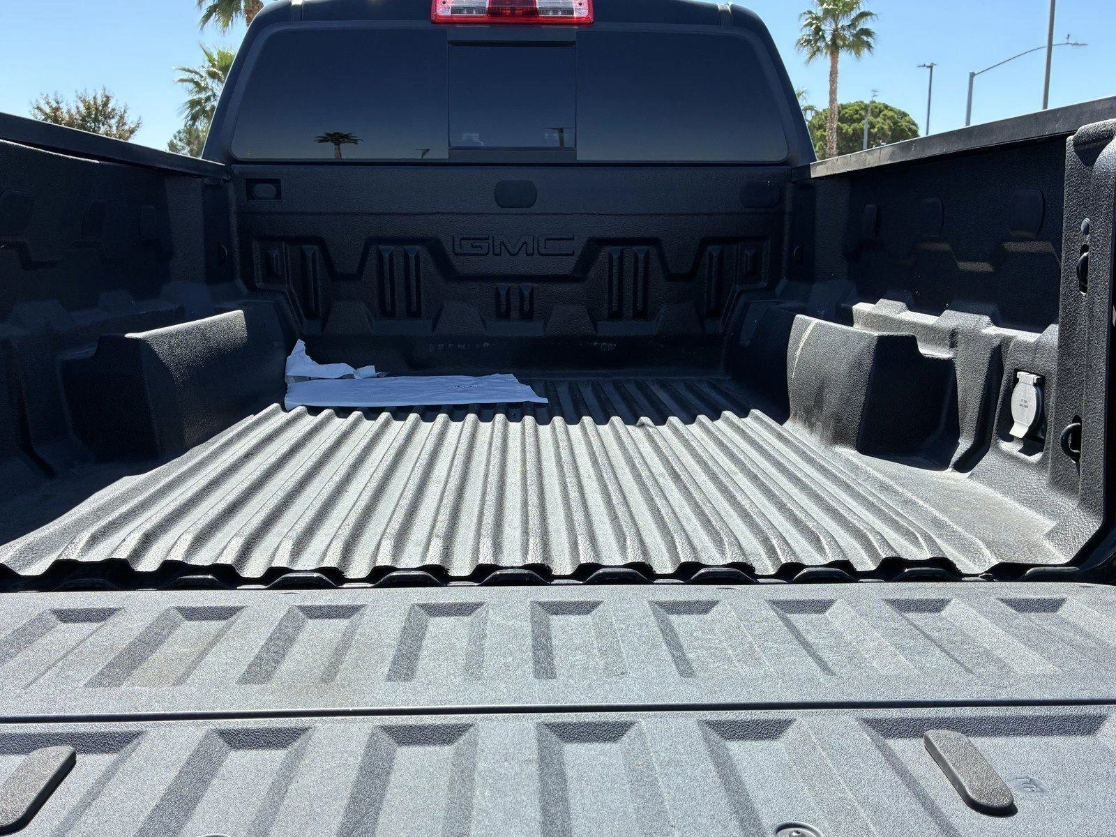 Used 2023 ONYX BLACK GMC 4WD Elevation image 14