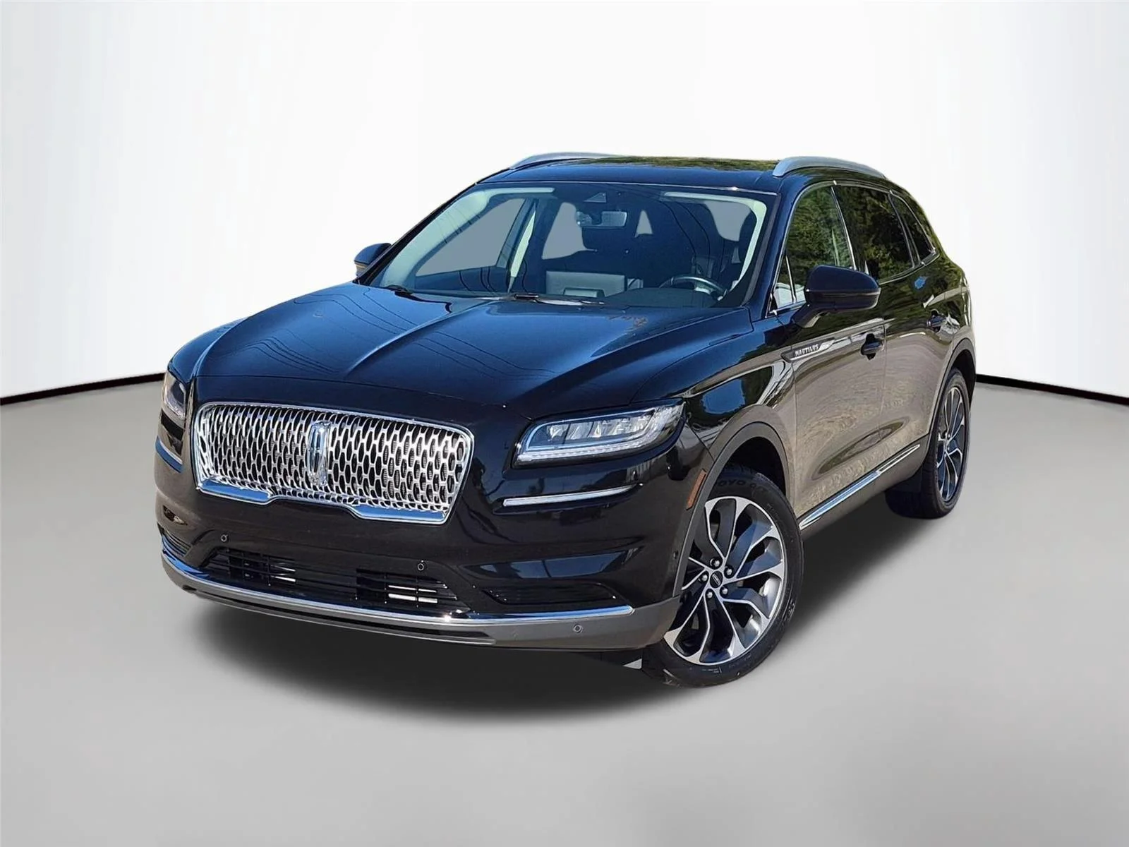 Used 2022 Infinite Black Metallic Clearcoat Lincoln Reserve image 1
