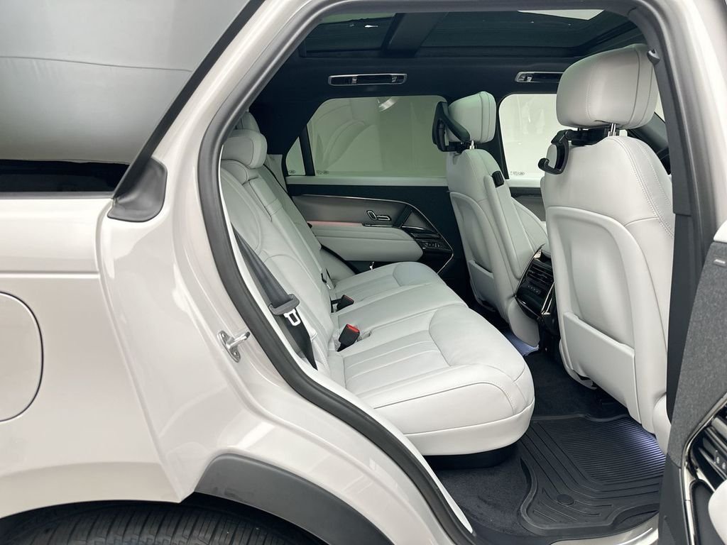 New 2026 Borasco Grey LAND ROVER SE image 15