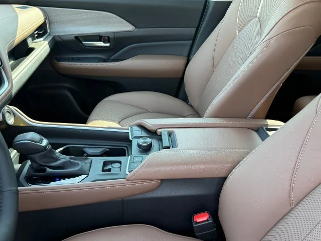 Certified Used 2025 WIND CHILL PEARL Toyota Platinum image 12