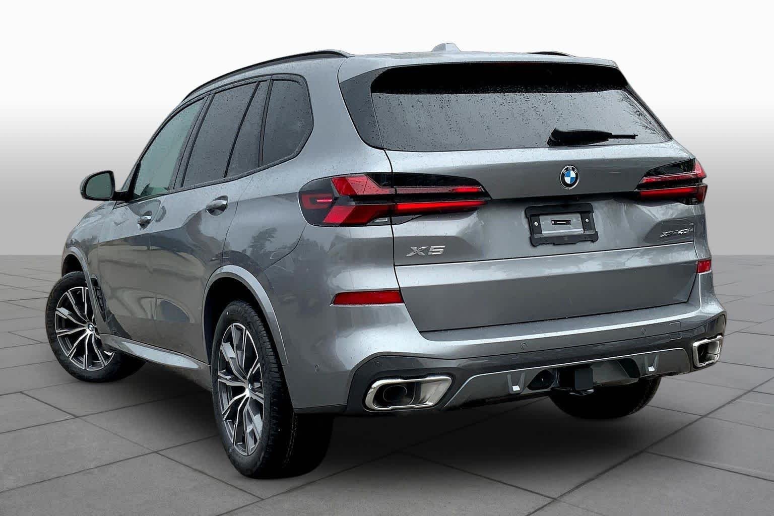 Used 2026 Skyscraper Grey Metallic BMW xDrive40i image 12