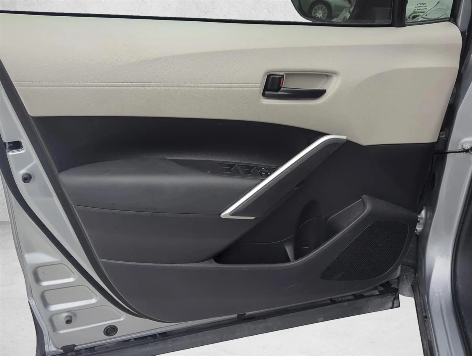 Used 2025 Sonic Silver Toyota L image 6
