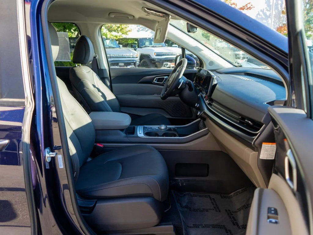 New 2026 Deep Chroma Blue Kia LXS image 10