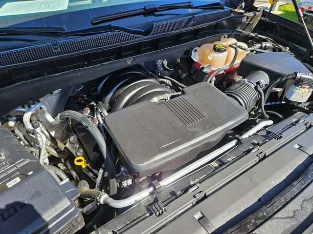 Used 2024 Black Chevrolet Z71 image 33