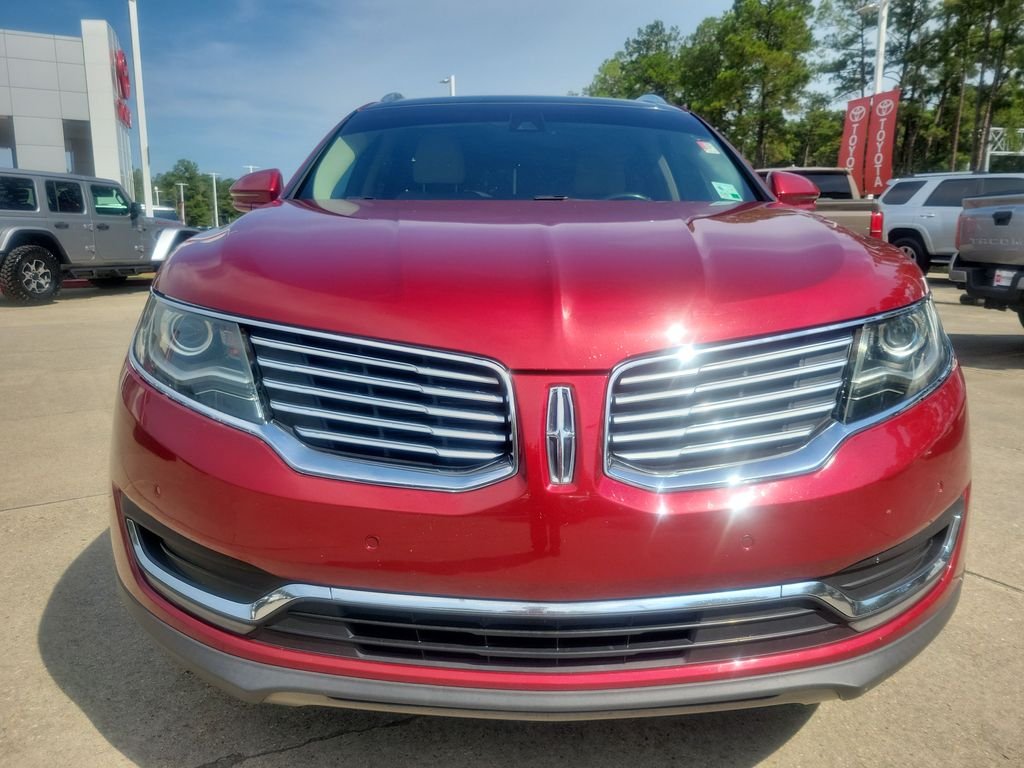 Used 2016 Red Lincoln Reserve image 4
