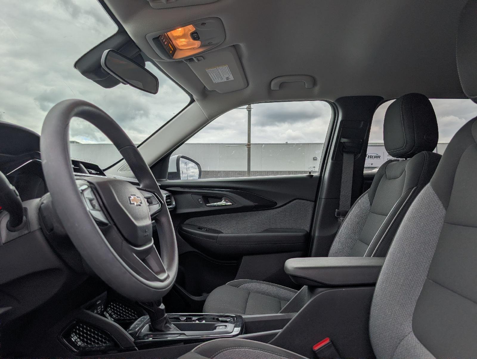 Used 2023 Summit White Chevrolet LT image 8