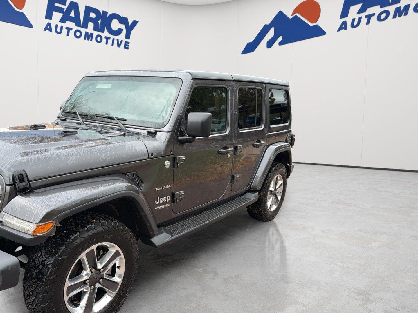 Used 2020 Granite Crystal Metallic Clearcoat Jeep Sahara image 9
