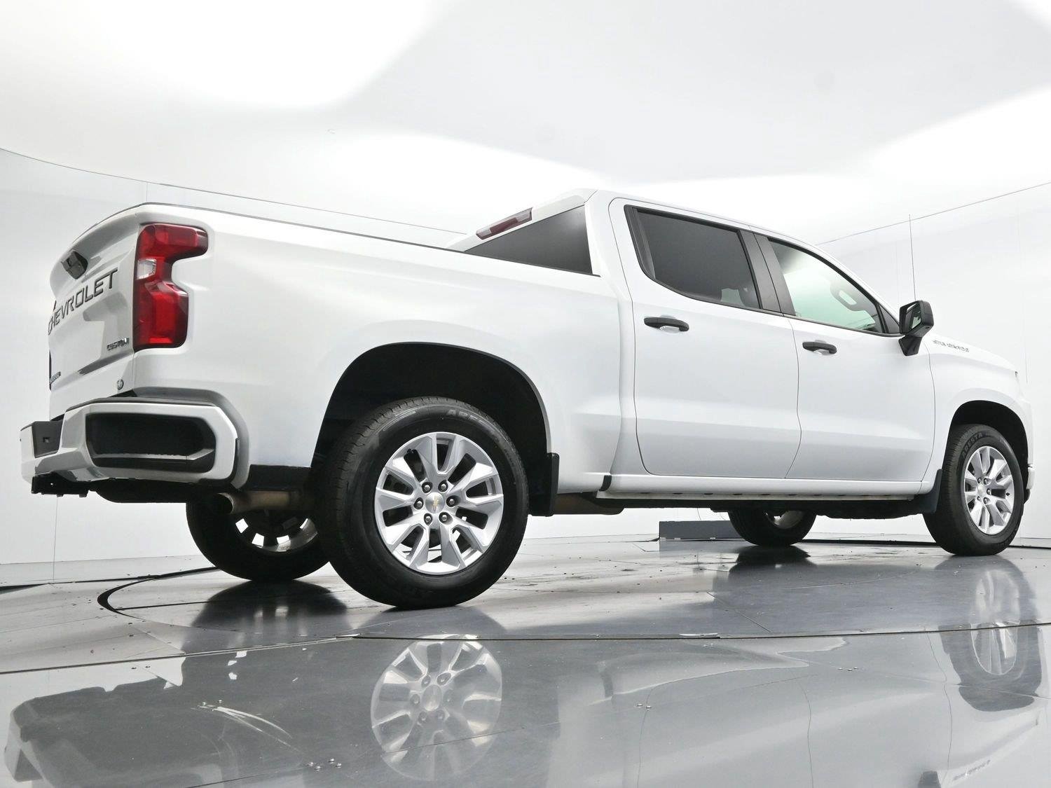 Used 2022 Summit White Chevrolet Custom image 47