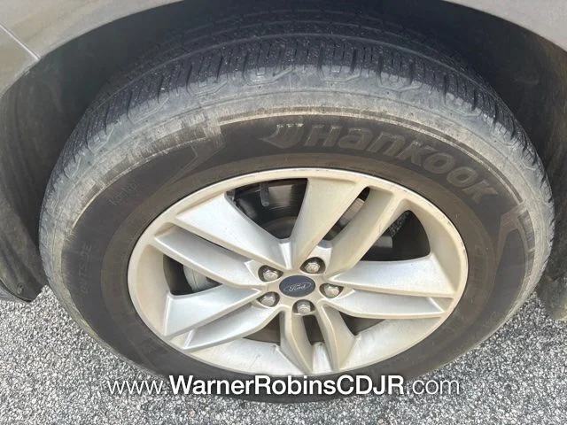 Used 2017 Gray Ford SEL image 4