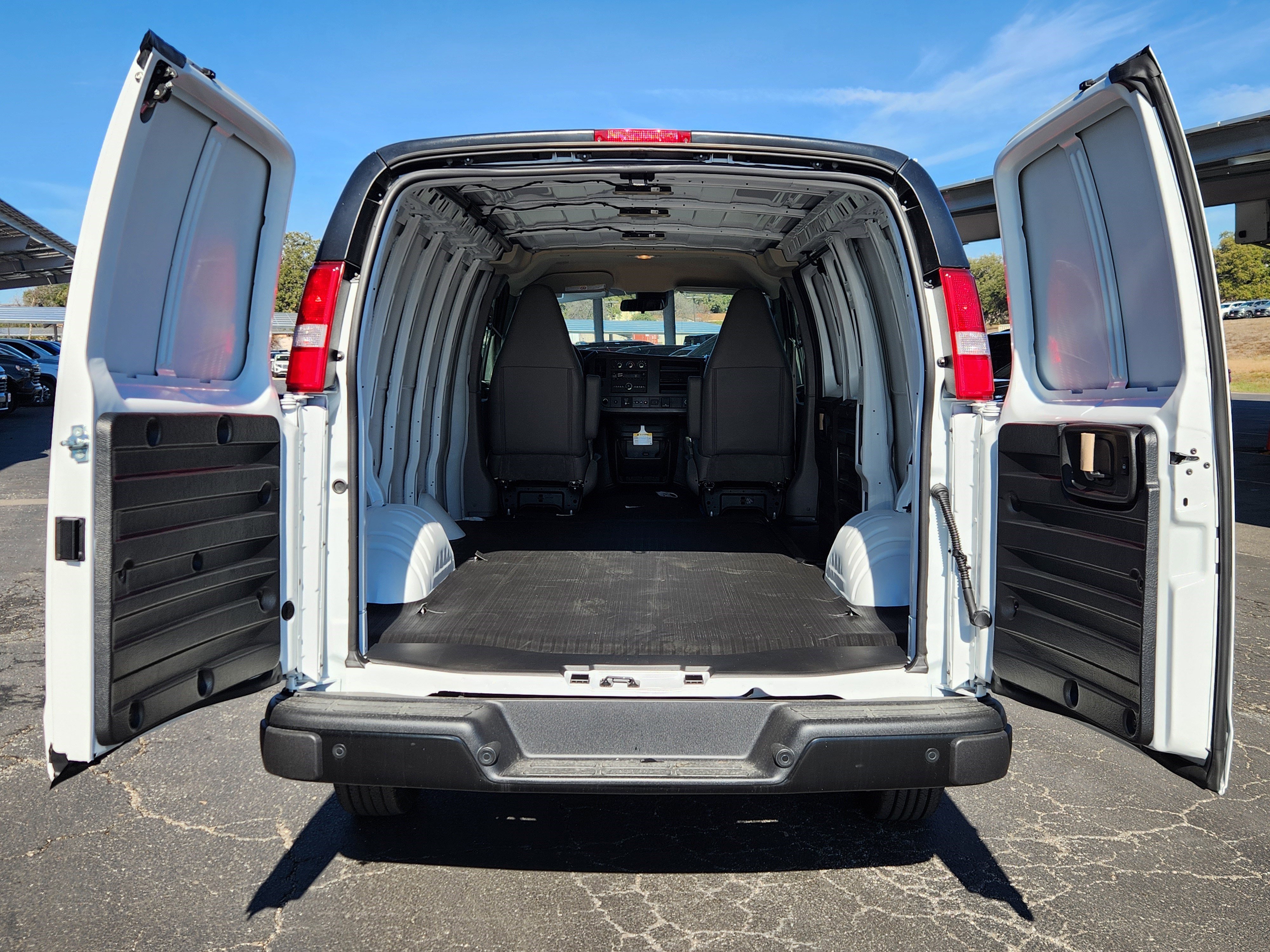 2025 Chevrolet Express Cargo Work Van - Photo 7