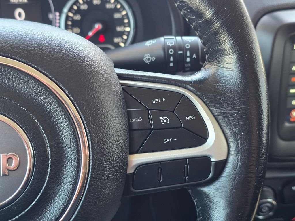 Used 2020 White Jeep Latitude image 35