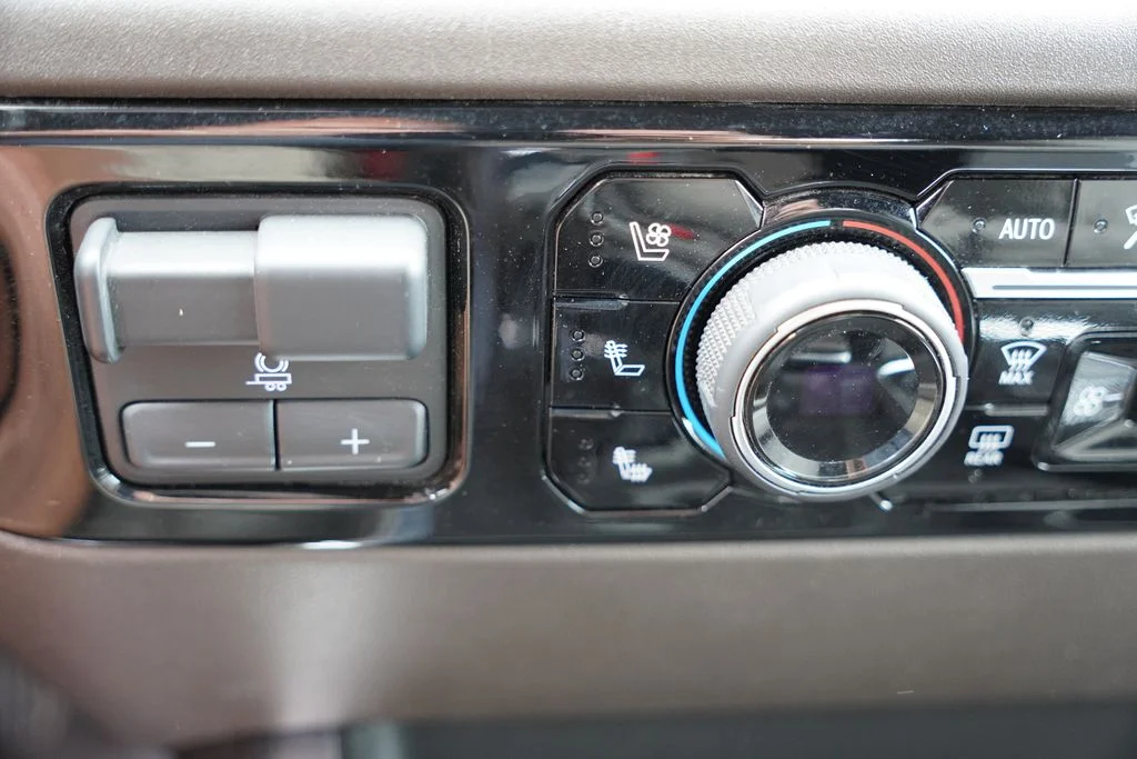 Used 2023 Iridescent Pearl Tricoat Chevrolet LTZ image 31