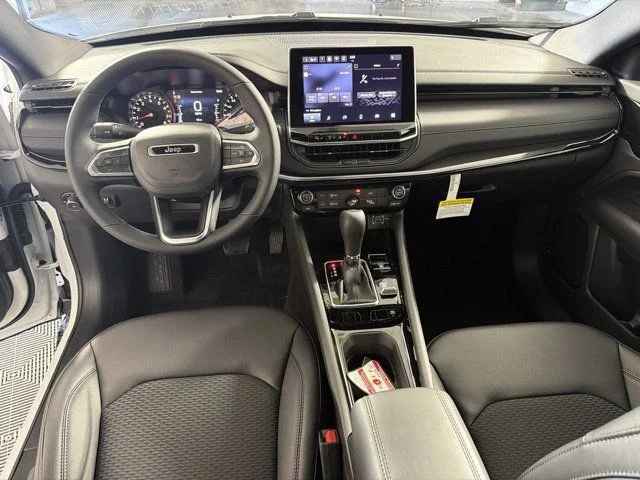 New 2026 White Jeep Latitude image 25