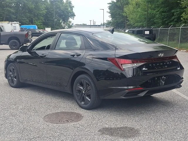 Used 2022 Black Hyundai SEL image 4